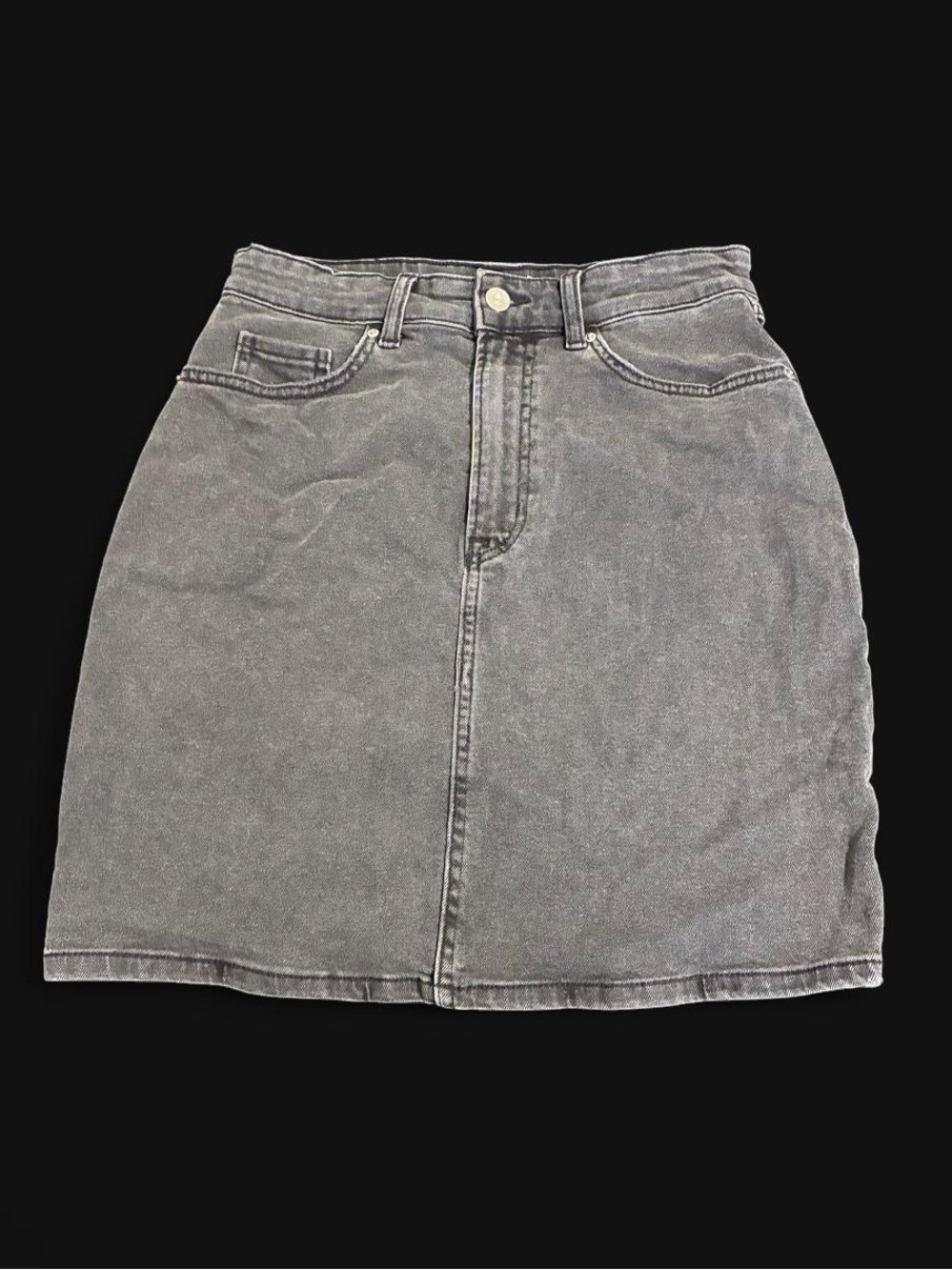 darker gray denim skirt, from divided (H&M)